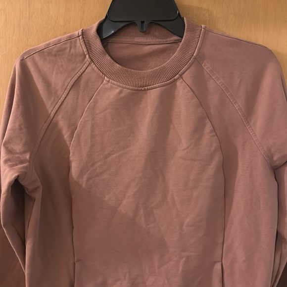Lululemon Women’s Crew Neck Pocket Sweatshirt Mauve Size 4 - Picture 2 of 9